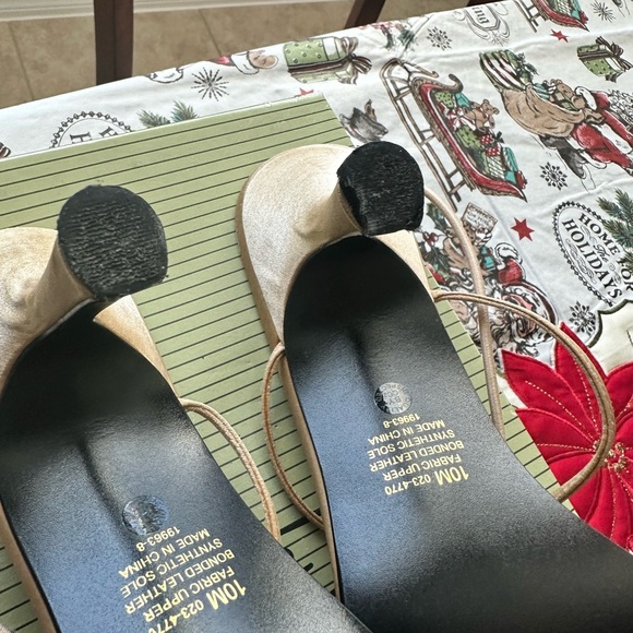 Gold sling back heels - Picture 4 of 4